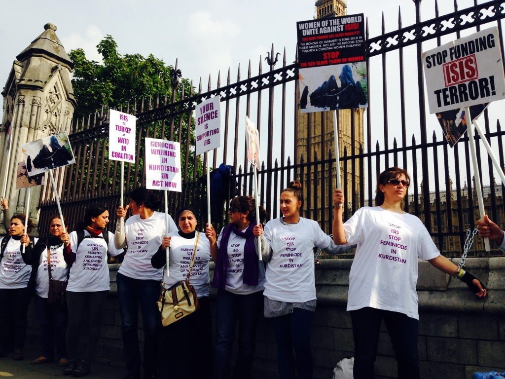 İngiliz polisinden Kürt kadınlara sert müdahale 1