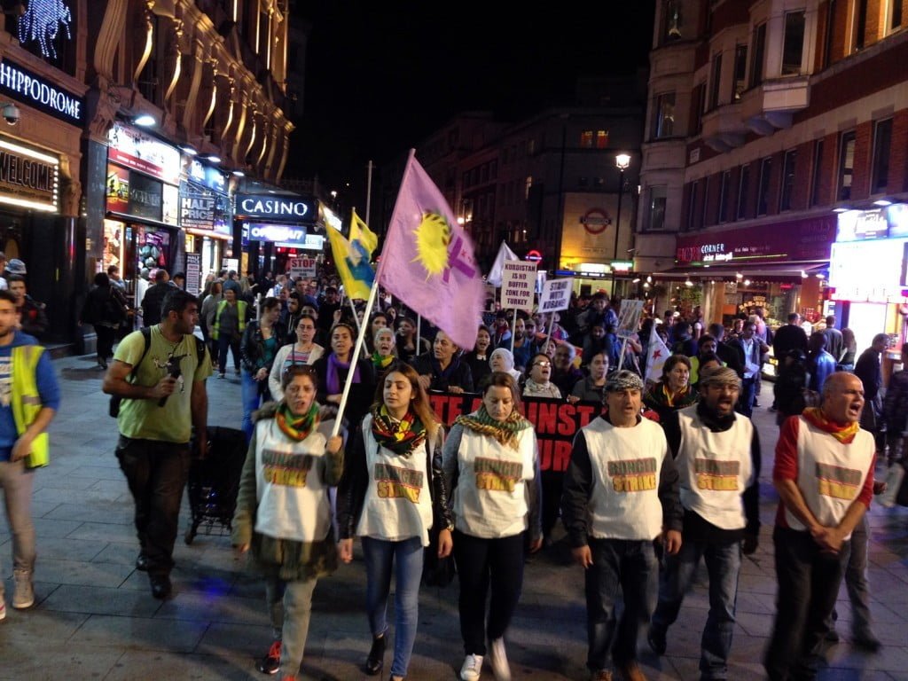 Londra merkezde ‘Bugün Kobane, Yarın Londra’ sloganları (GÖRÜNTÜLÜ) 1
