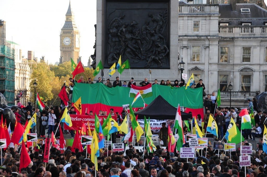 1 Kasım Dünya Günü için Trafalgar Meydanında binler buluştu 1