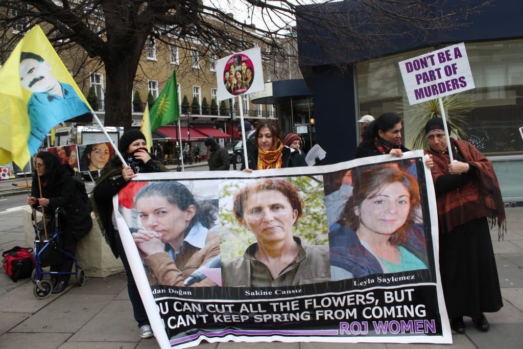 Cansız, Doğan ve Şaylemez Cinayetleri Fransa’nın Londra Elçiliği Önünde Protesto Edildi    1