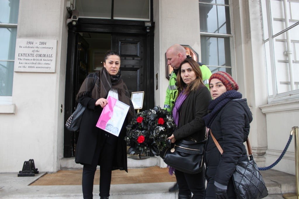Cansız, Doğan ve Şaylemez Cinayetleri Fransa’nın Londra Elçiliği Önünde Protesto Edildi    1