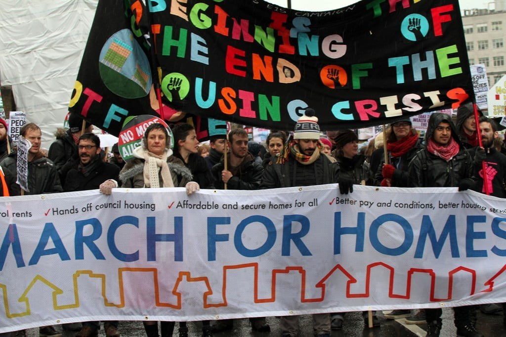 Londra’da Yaşanan Konut Krizine Karşı Binlerce Kişi Alanlara Çıktı 1