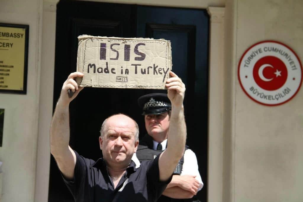 Daiş’in Kobane’ye Saldırıları Londra TC Elçiliği Önünde Protesto Edildi 24