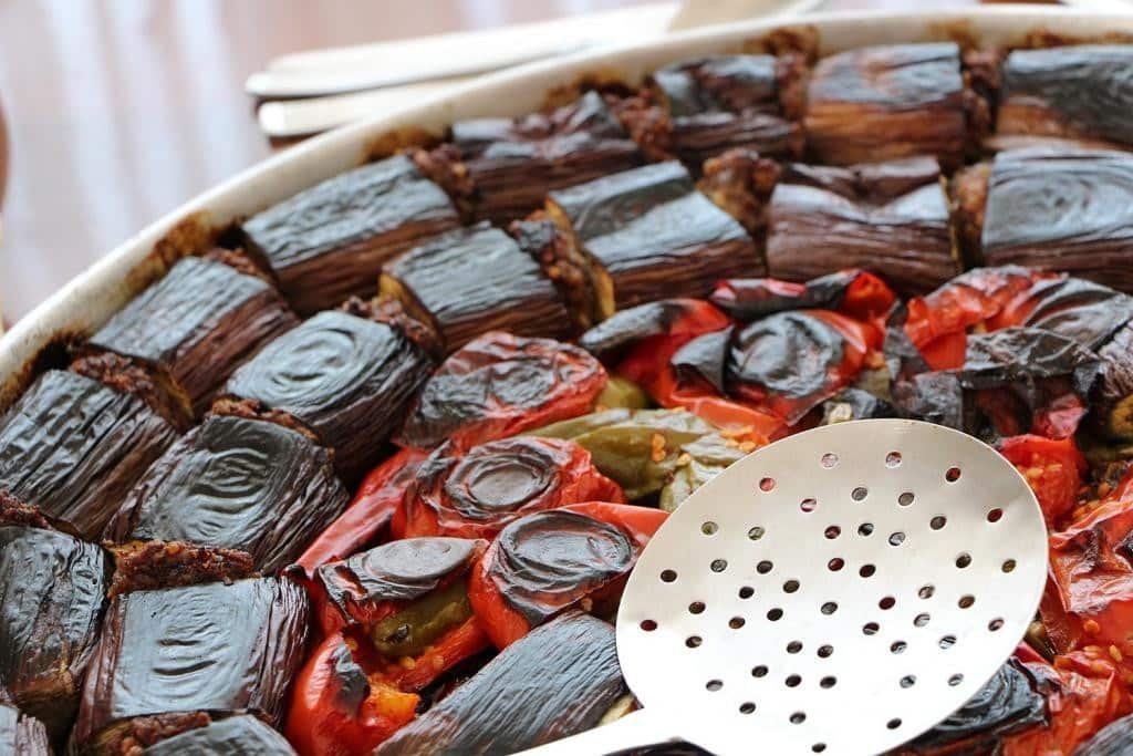 Haftanın Tarifi: Rezika Bacanan - Patlıcan Dizmesi 1