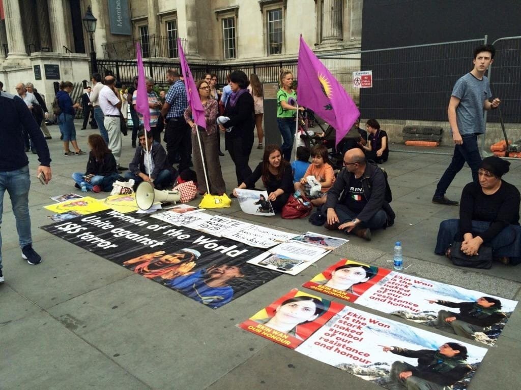 Kadınlar Trafalgar Meydanında Türk Devletini Protesto Etti 3