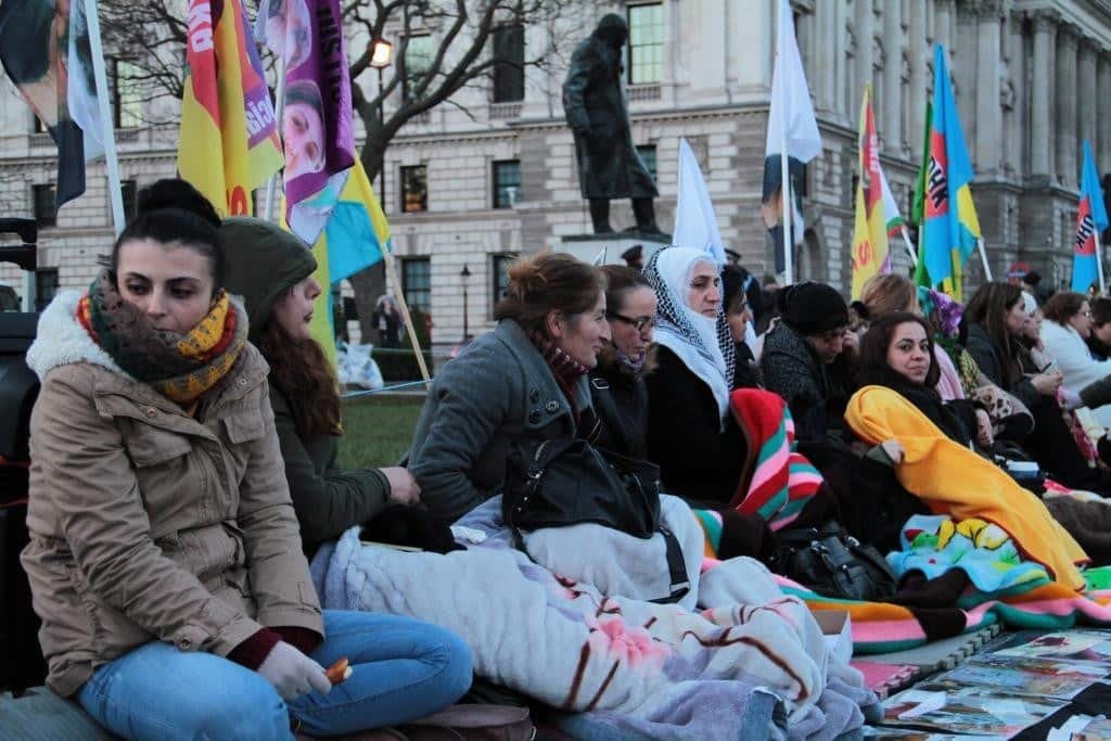 Londra'da oturma eylemi ikinci gününde (FOTO GALERİ) 8