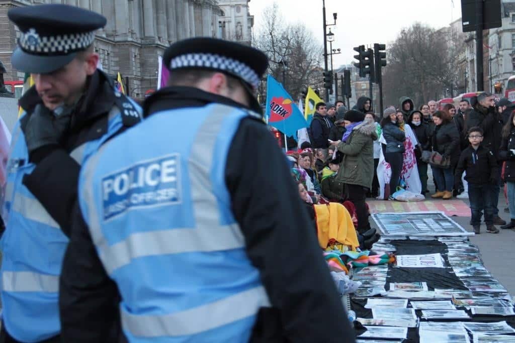 Londra'da oturma eylemi ikinci gününde (FOTO GALERİ) 10