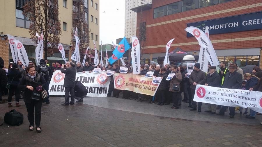 Gazi Cemevi’ne saldırı Londra’da protesto edildi Gazi Cemevi’ne saldırı Londra’da protesto edildi