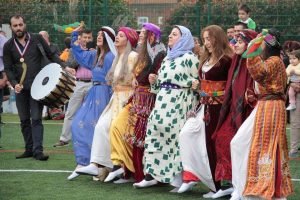 Londra’da gençlik Deniz Naki ile kucaklaştı 6