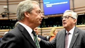 AP Başkanından Farage: ‘Çıktınız, neden burdasınız?’