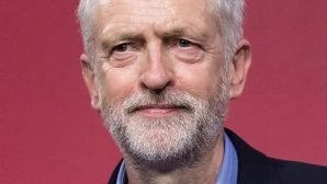 İşçi Partisinde Liderlik Krizi: Jeremy Corbyn Baskılara Rağmen Kalmakta Israrlı