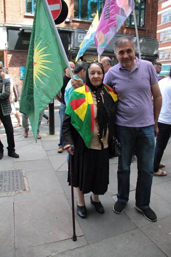 Londra`da Kürtler Amnesty International önünde toplandı 1