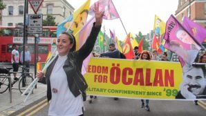 Londra’lı gençlerden Apo’ya özgürlük yürüyüşü