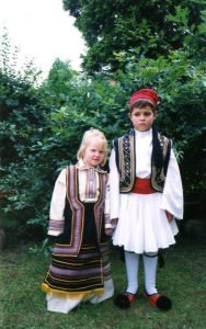 kostas-ve-kiz-kardes%cc%a7i-georgie