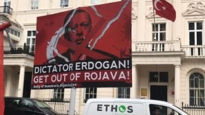 Londra Türk Elçiliği önüne ‘Siyah Çelenk’ bırakıldı