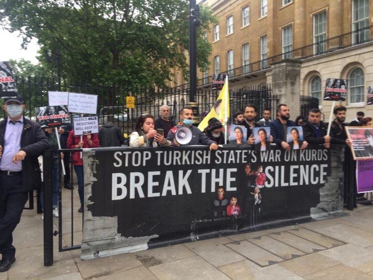 Britanya’da meclis darbesine karşı protestolar sürüyor Britanya’da meclis darbesine karşı protestolar sürüyor