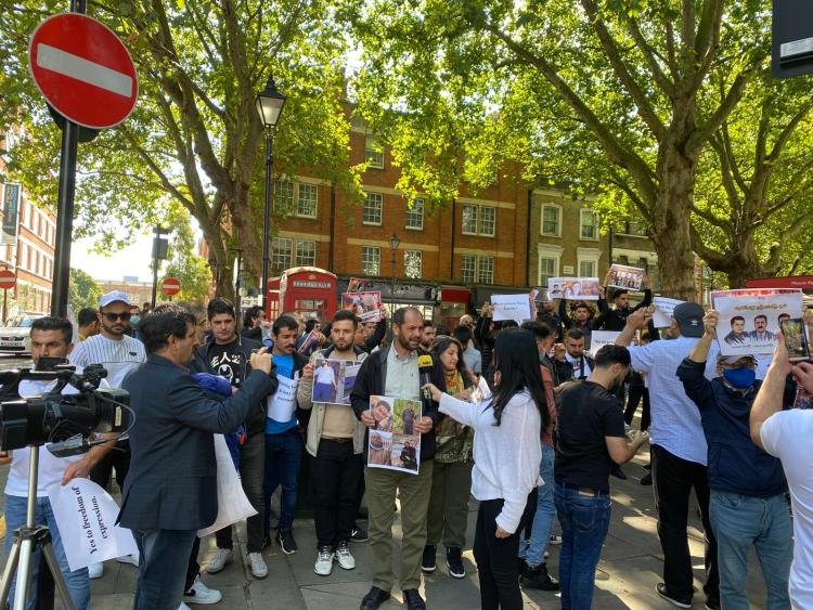 Londra'da Af Örgütü önünde eylem
