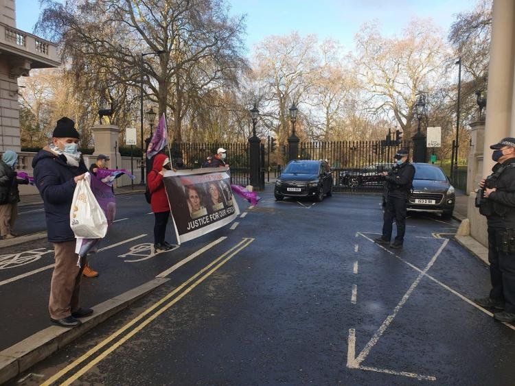Londra’da Paris katliamı protestosu