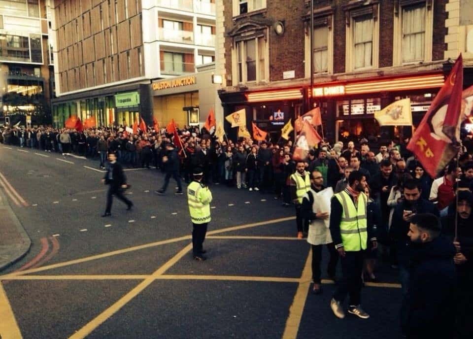 Kuzey Londra’da 4 bin kişi Kobane için yürüdü (GÖRÜNTÜLÜ) Kuzey Londra’da 4 bin kişi Kobane için yürüdü (GÖRÜNTÜLÜ)
