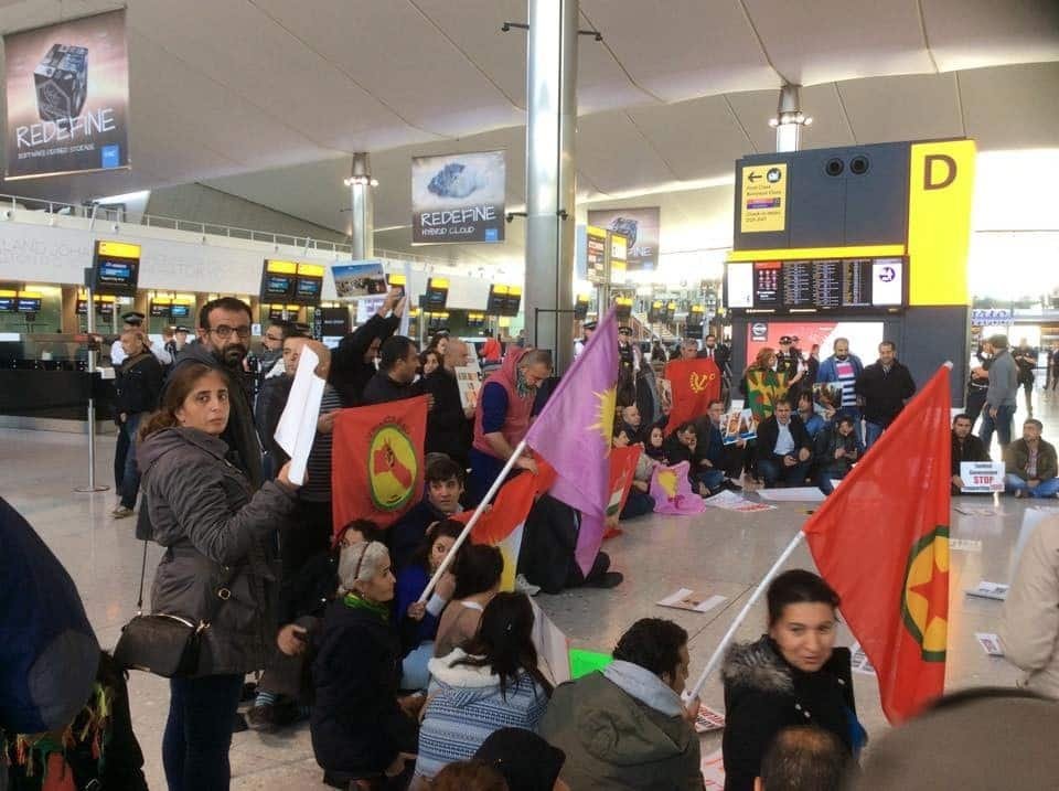 Li balafirgeha Heatrowê çalakiya Kobanê Li balafirgeha Heatrowê çalakiya Kobanê