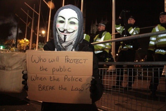 Million Mask eyleminde binler Londra merkezde bir araya geldi Million Mask eyleminde binler Londra merkezde bir araya geldi