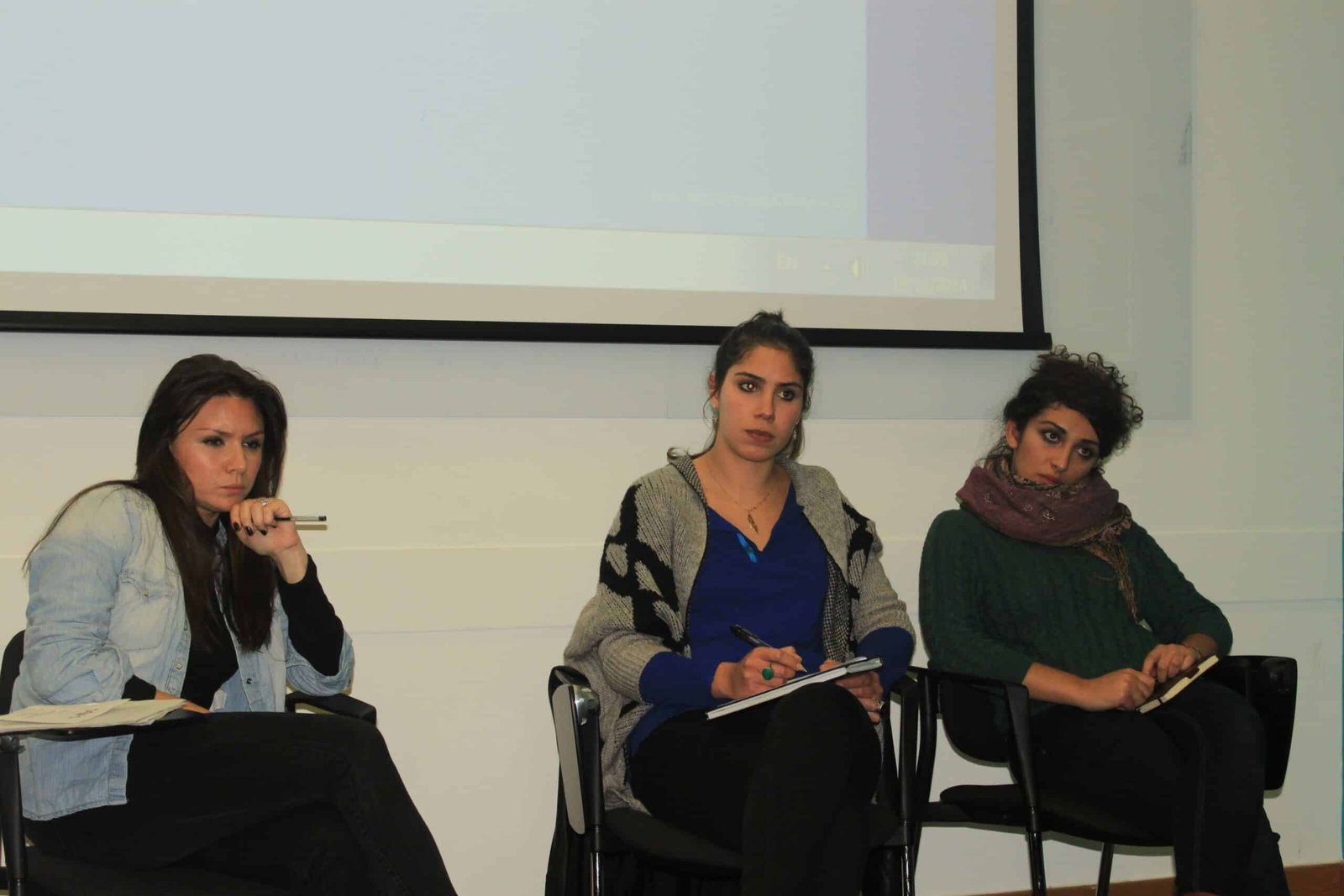 SOAS Üniversitesi Feminist Topluluğundan ‘Çatışmada Kadınlar’ paneli SOAS Üniversitesi Feminist Topluluğundan ‘Çatışmada Kadınlar’ paneli