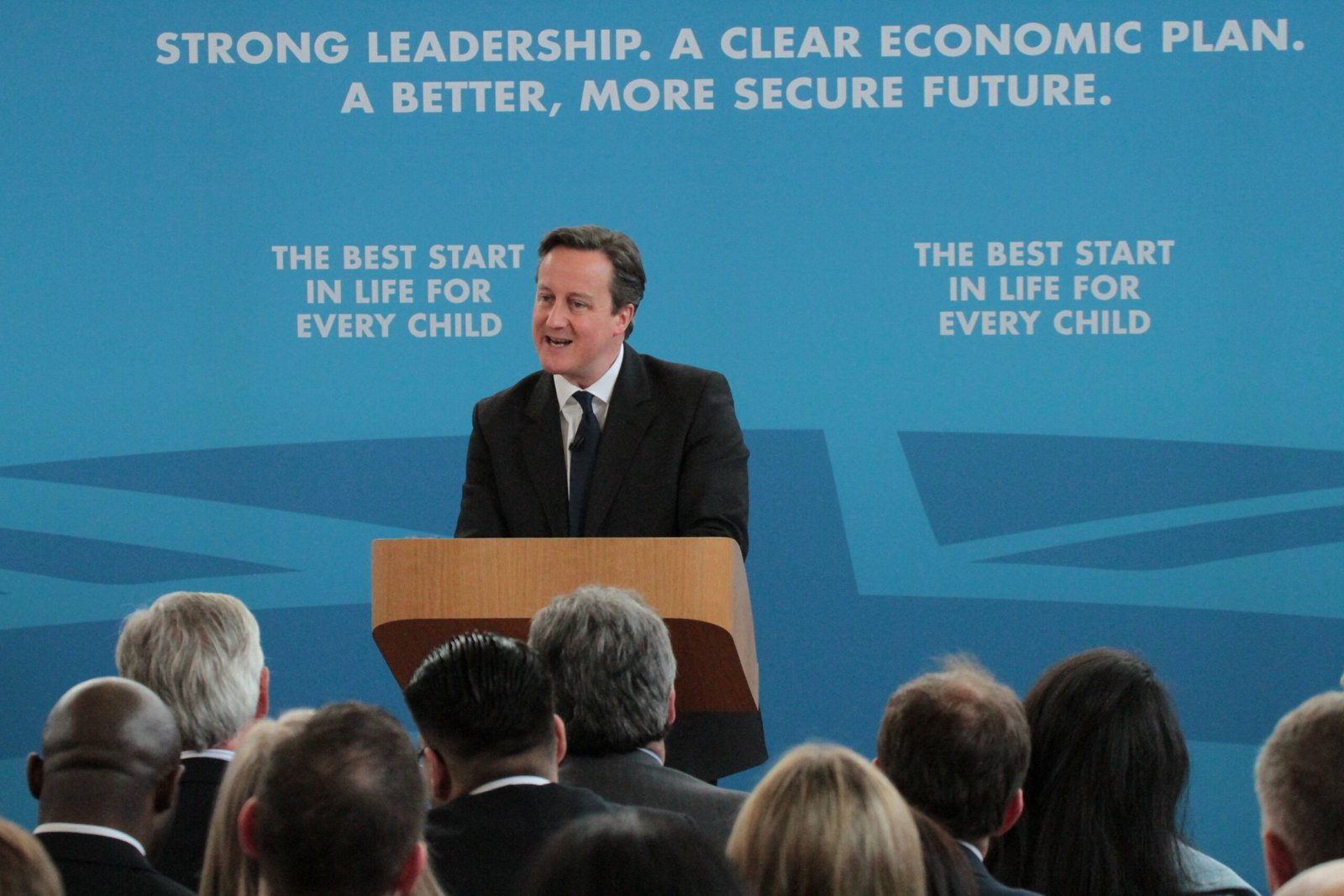 Cameron’un Eğitim Bütçesi Savunması: Okullar Dar Bütçelerle İyi Baş Edebildiklerini Gösterdiler Cameron’un Eğitim Bütçesi Savunması: Okullar Dar Bütçelerle İyi Baş Edebildiklerini Gösterdiler