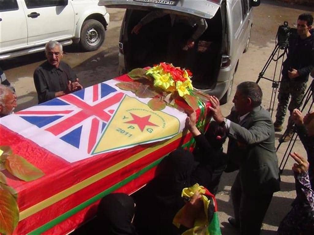 YPG’li Scurfield’e Rojava’da Görkemli Uğurlama YPG’li Scurfield’e Rojava’da Görkemli Uğurlama