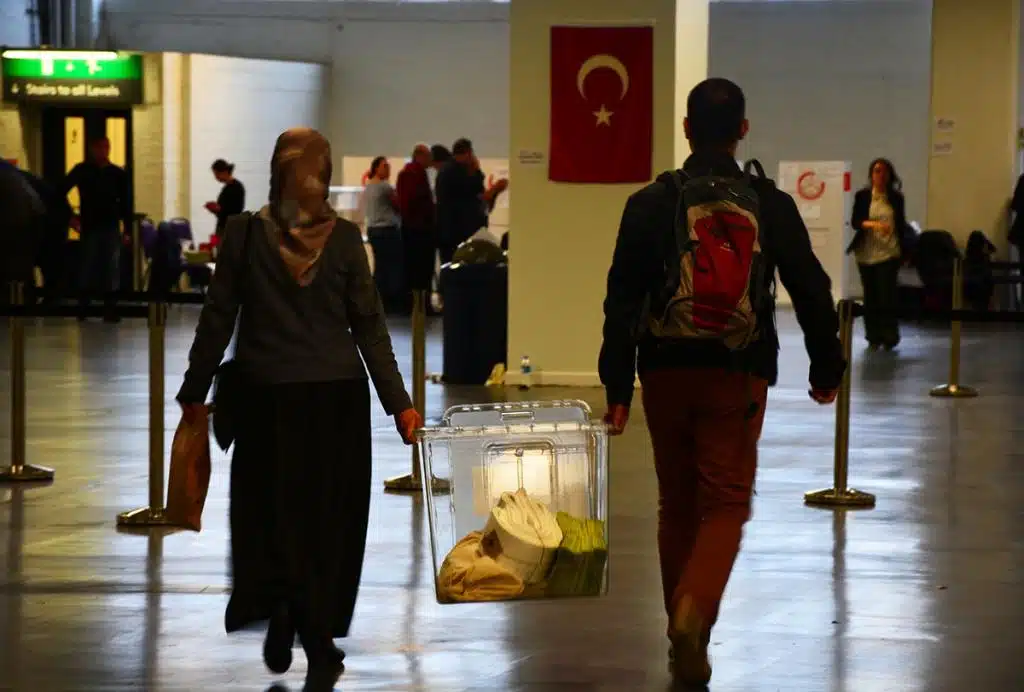 Londra’da Oy Verme İşlemi Tamamlandı: Kaç Kişi Oy Kullandı? Londra’da Oy Verme İşlemi Tamamlandı: Kaç Kişi Oy Kullandı?