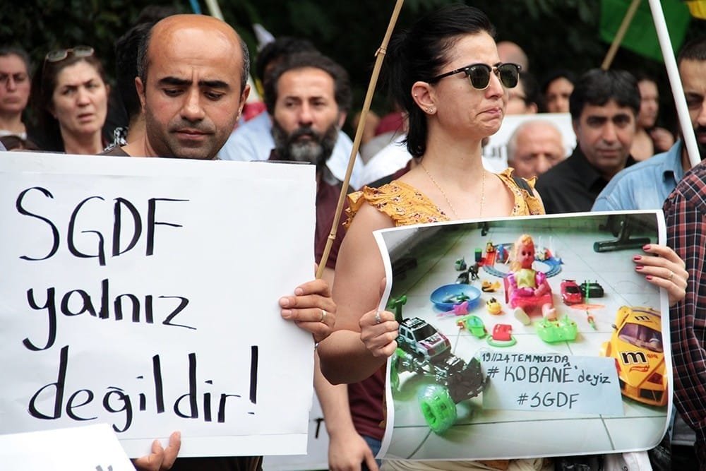 Suruç Katliamı Londra’da Protesto Edildi Suruç Katliamı Londra’da Protesto Edildi