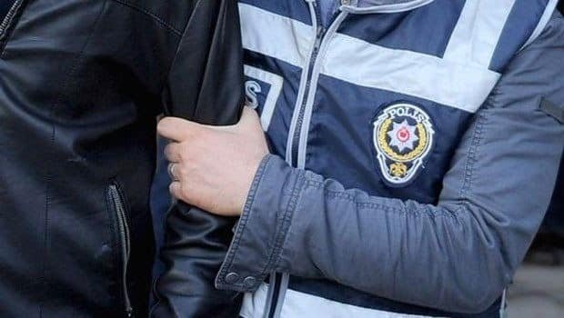 Britanyalı Gazeteciler Hem Daiş, Hem de PKK Adına Faaliyet Yürüttükleri İddiasıyla Tutuklandılar Britanyalı Gazeteciler Hem Daiş, Hem de PKK Adına Faaliyet Yürüttükleri İddiasıyla Tutuklandılar