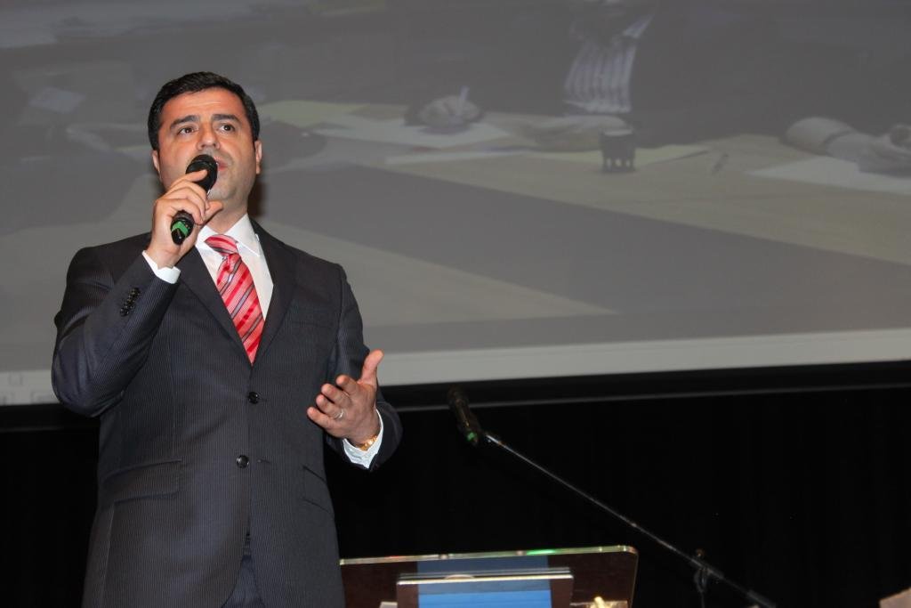 Selahattin Demirtaş Londra’da Binlere Seslendi- Video