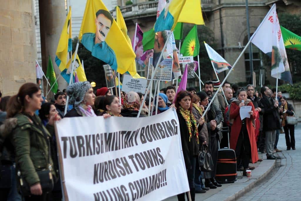 BBC Önünde ‘Her yer Kürdistan, her yer direniş’ Sloganları BBC Önünde ‘Her yer Kürdistan, her yer direniş’ Sloganları