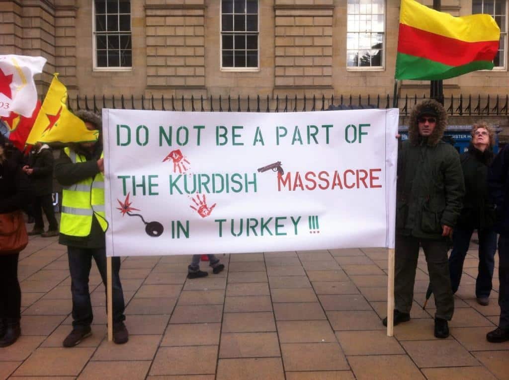 Türk Devletinin Kürdistan’daki Saldırıları İskoçya’da Protesto Edildi Türk Devletinin Kürdistan’daki Saldırıları İskoçya’da Protesto Edildi