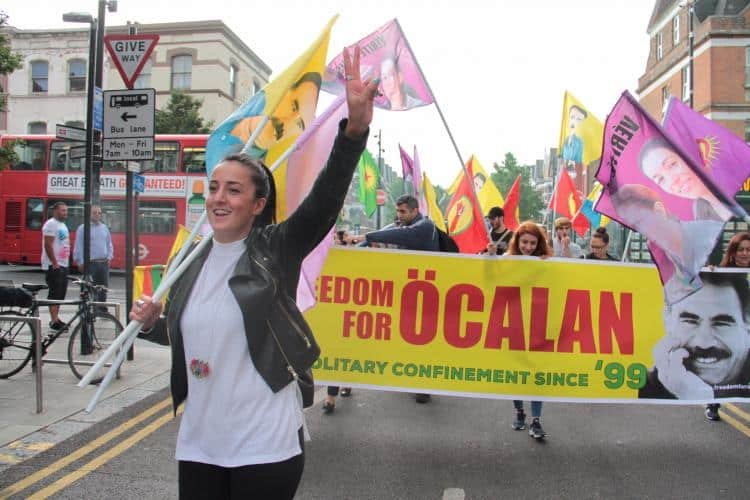 Londra’lı gençlerden Apo’ya özgürlük yürüyüşü Londra’lı gençlerden Apo’ya özgürlük yürüyüşü