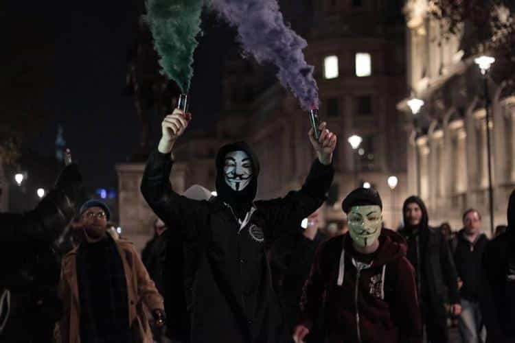 Guy Fawkes’ın ruhu direnişte Guy Fawkes’ın ruhu direnişte