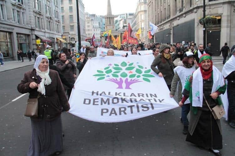 Londra’daki ‘HDP’den Ellerini Çek’ Eyleminde Binler Buluştu Londra’daki ‘HDP’den Ellerini Çek’ Eyleminde Binler Buluştu