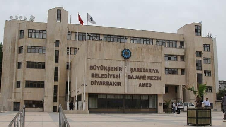Ne Yaptı Etti, Zorbalıkla Belediyeye El Koydu Ne Yaptı Etti, Zorbalıkla Belediyeye El Koydu