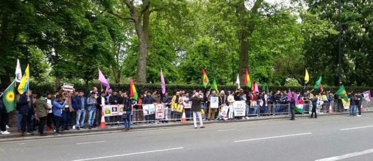İran’ın Londra Büyükelçiliği Önünde Protesto Eylemi İran’ın Londra Büyükelçiliği Önünde Protesto Eylemi