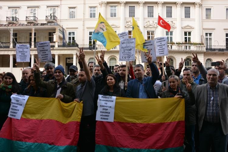 Washington’daki Koruma Terörü, TC Londra Büyükelçiliği Önünde Kınandı Washington’daki Koruma Terörü, TC Londra Büyükelçiliği Önünde Kınandı