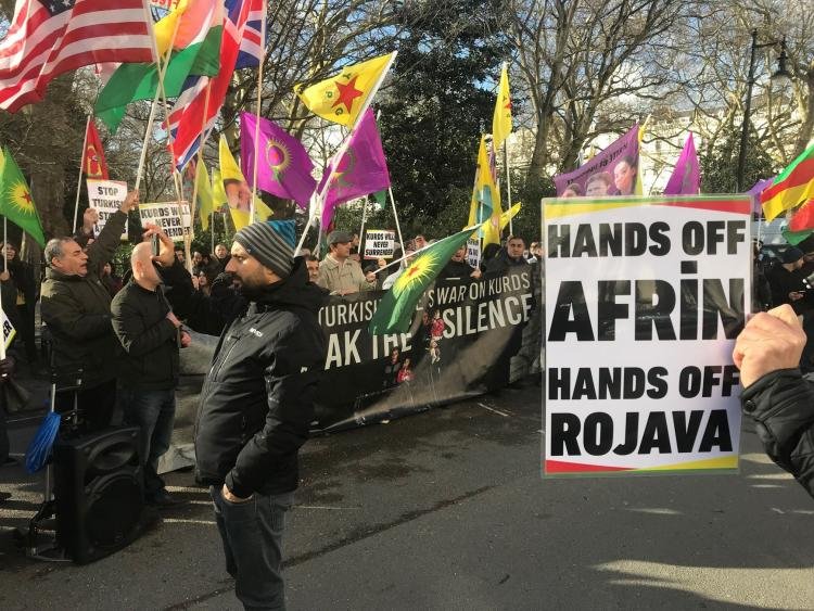 Londra’da ‘Afrin Erdoğan’a Mezar Olacak’ Sloganları Londra’da ‘Afrin Erdoğan’a Mezar Olacak’ Sloganları