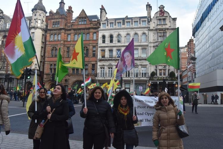 Londra’da ‘ulusal birlik’ yürüyüşü Londra’da ‘ulusal birlik’ yürüyüşü
