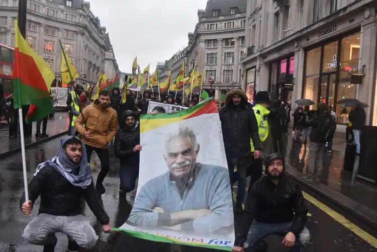 Londra’da 15 Şubat komplosu protesto edildi Londra’da 15 Şubat komplosu protesto edildi