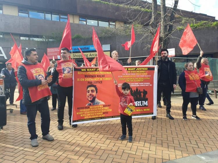 Londra’da Gökçek ve Bölek için dayanışma eylemi Londra’da Gökçek ve Bölek için dayanışma eylemi