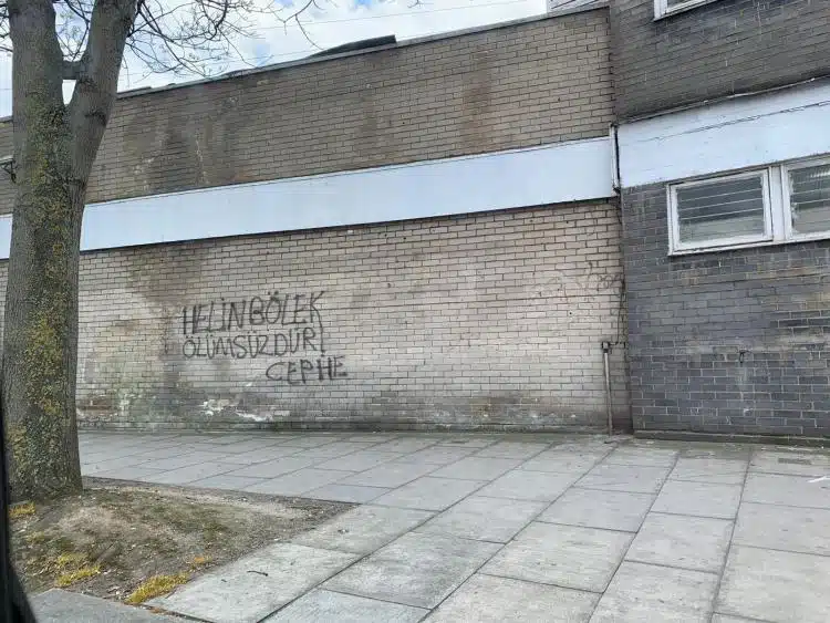 Londra’da Helin Bölek için yazılama ve pankart eylemi Londra’da Helin Bölek için yazılama ve pankart eylemi