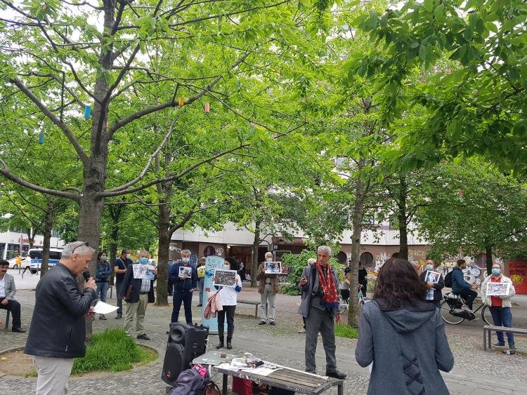 Berlin gözaltına kayıplar için seslendi : unutma, unutturma! Berlin gözaltına kayıplar için seslendi : unutma, unutturma!