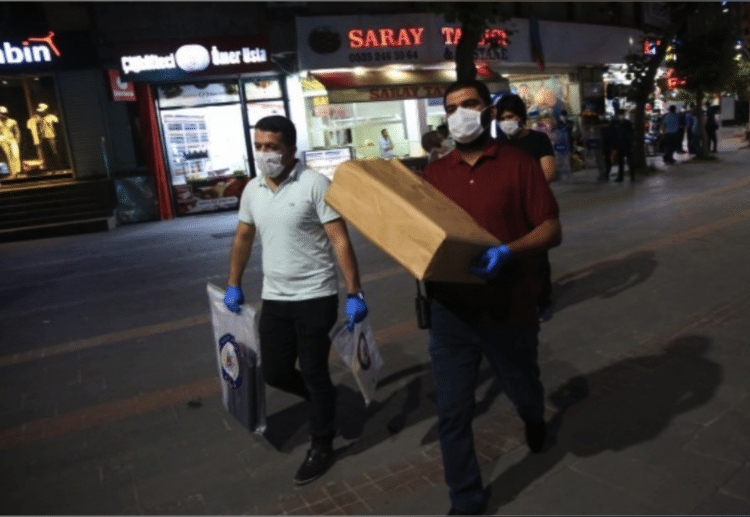 HDP Batman İl Binasına baskın: Eşbaşkanlara gözaltı HDP Batman İl Binasına baskın: Eşbaşkanlara gözaltı