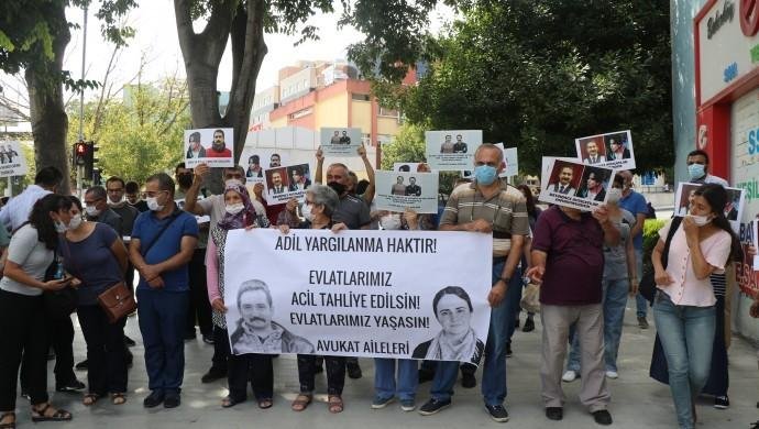 Timtik ve Ünsal’ın aileleri: Evlatlarımızı tahliye edin Timtik ve Ünsal’ın aileleri: Evlatlarımızı tahliye edin