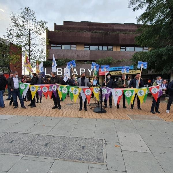 Londra’da siyasi soykırıma dönük protestolar devam ediyor Londra’da siyasi soykırıma dönük protestolar devam ediyor