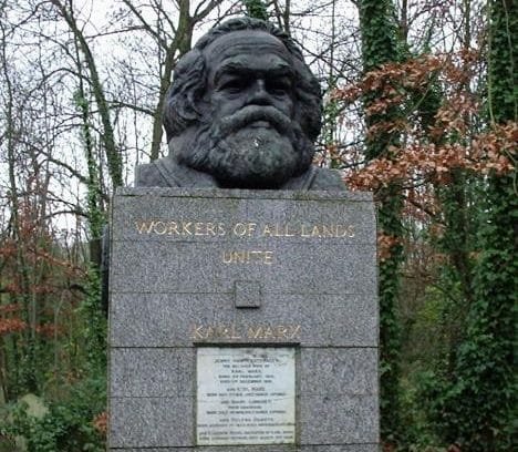 Karl Marks ve Mehmet Aksoy mezarlarının başında anıldı Karl Marks ve Mehmet Aksoy mezarlarının başında anıldı